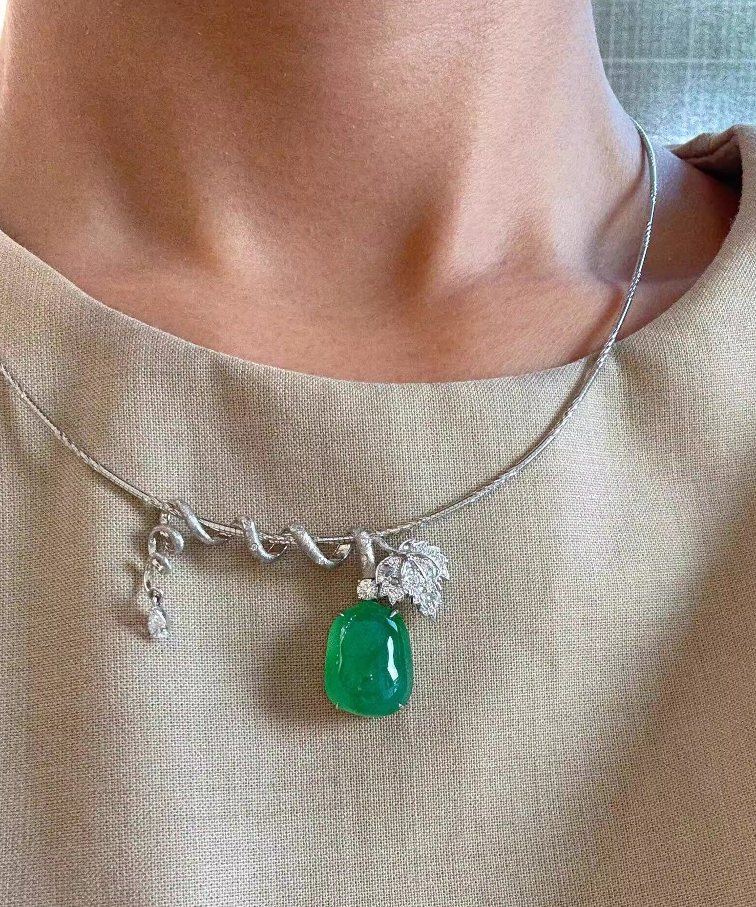 Collier Femme Pendentif Jade Style Moderne 4