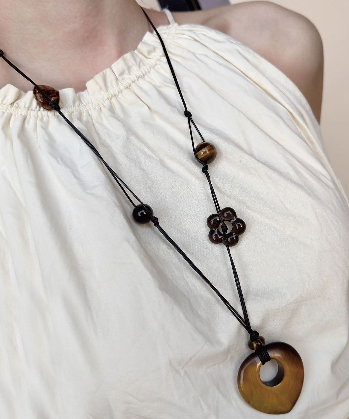 Collier Long Femme avec Pendentif Ajouré Design Original 0