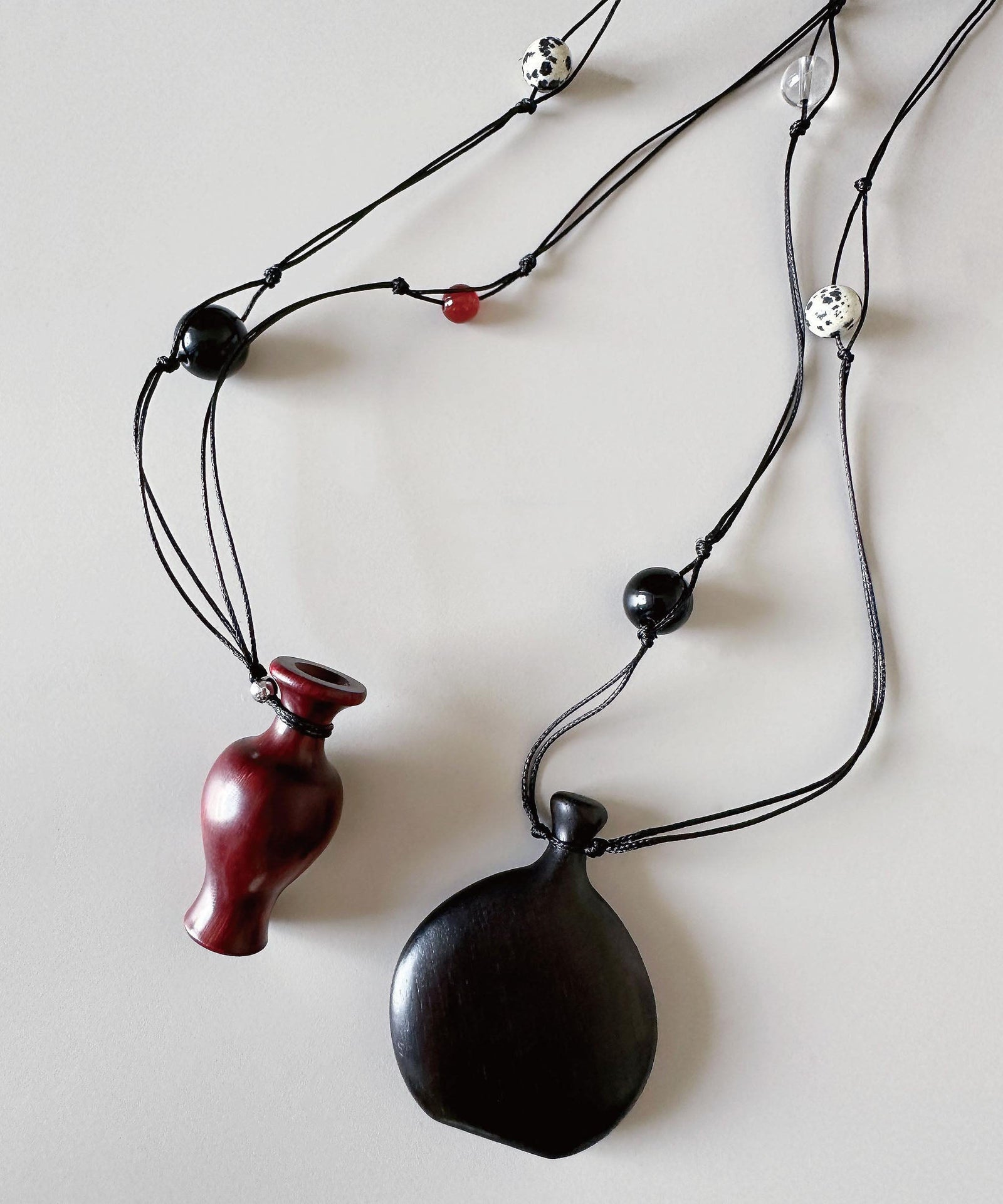 Collier Long Femme avec Pendentif Vase en Bois au Design Original 0