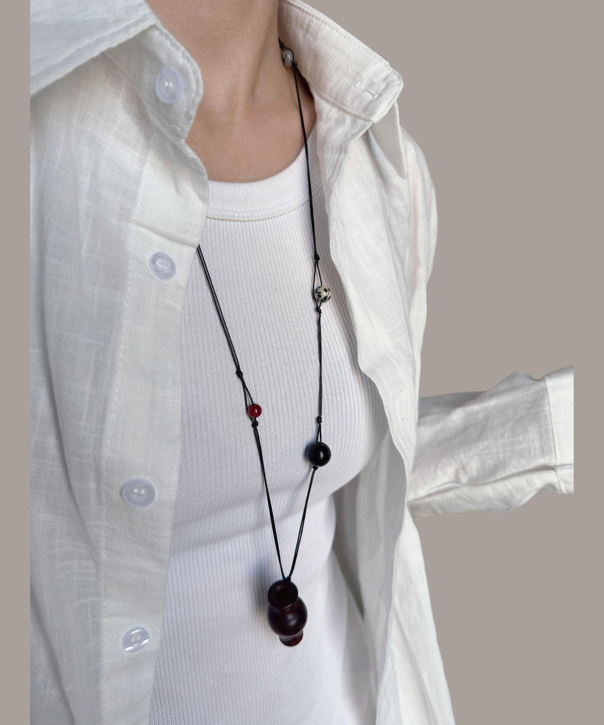 Collier Long Femme avec Pendentif Vase en Bois au Design Original 1