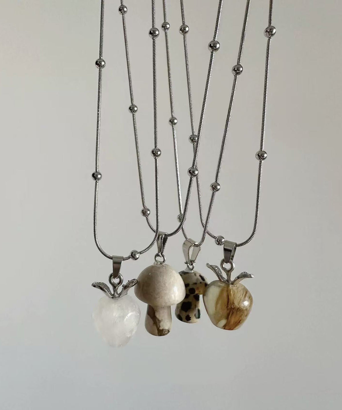 Collier pendentif pour femme style naturel et minimaliste 4