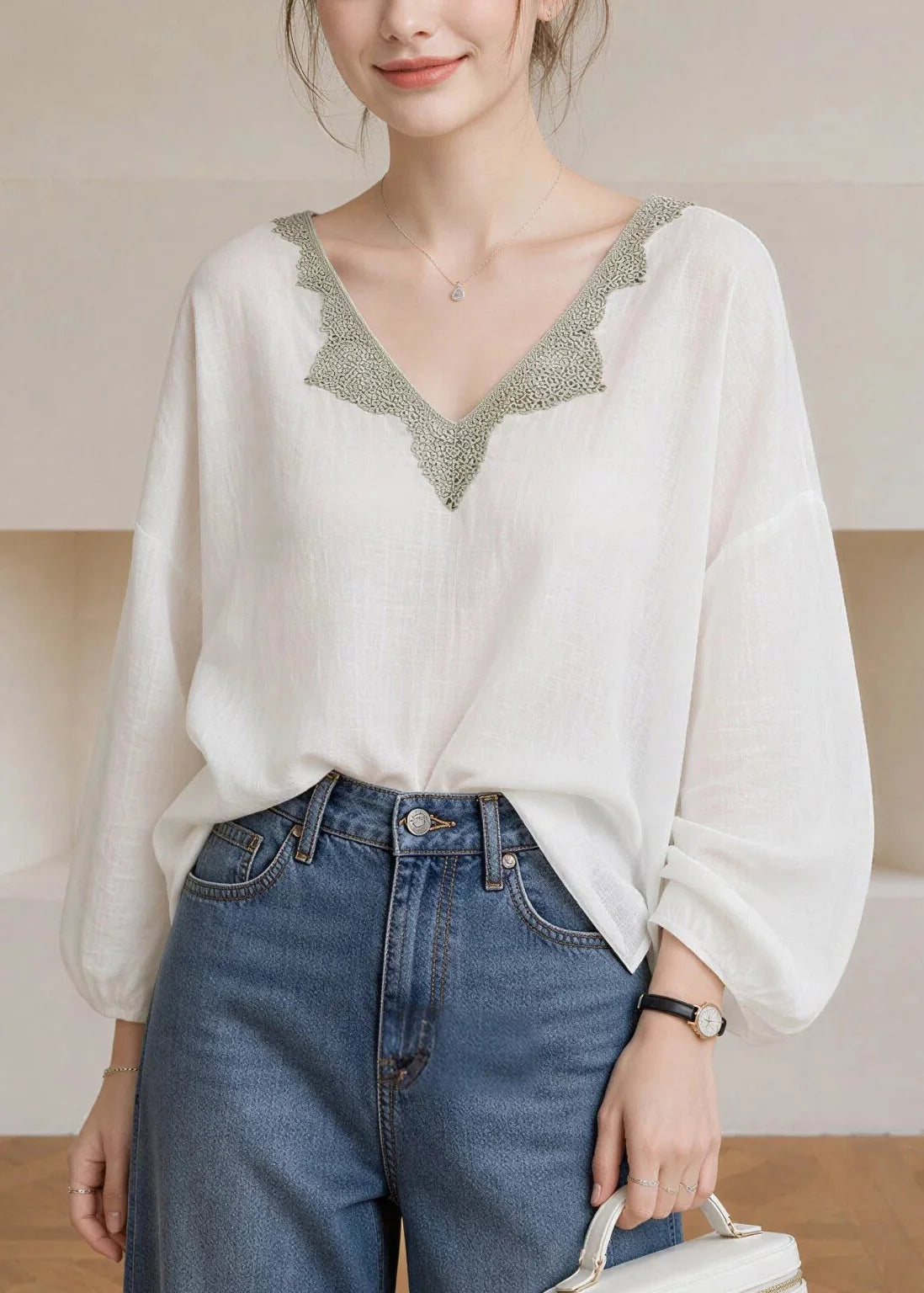 Femme Haut Blanc Col V avec Manches Lanternes et Empiècements Dentelle 1