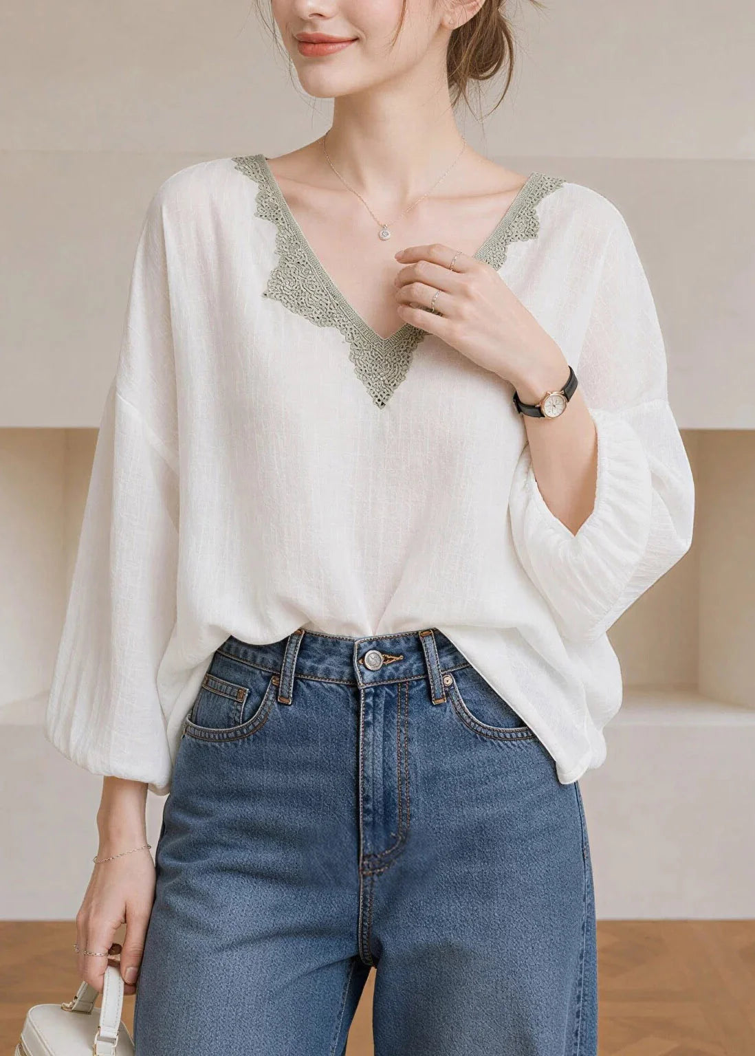 Femme Haut Blanc Col V avec Manches Lanternes et Empiècements Dentelle 4