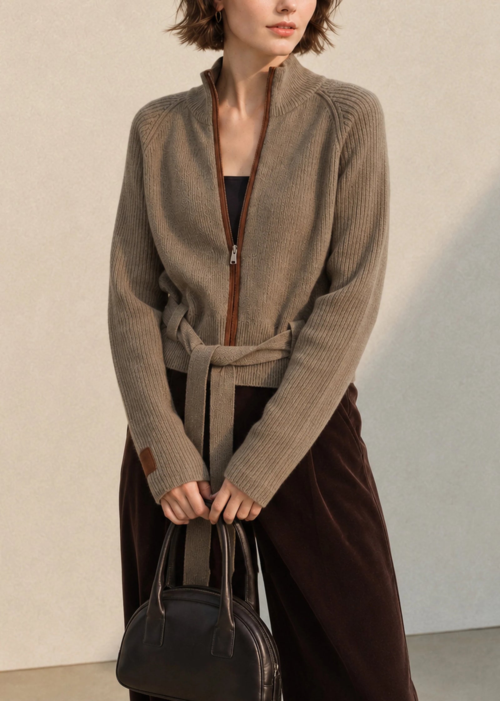 Gilet Femme à Col Montant avec Fermeture Éclair et Lacets 3