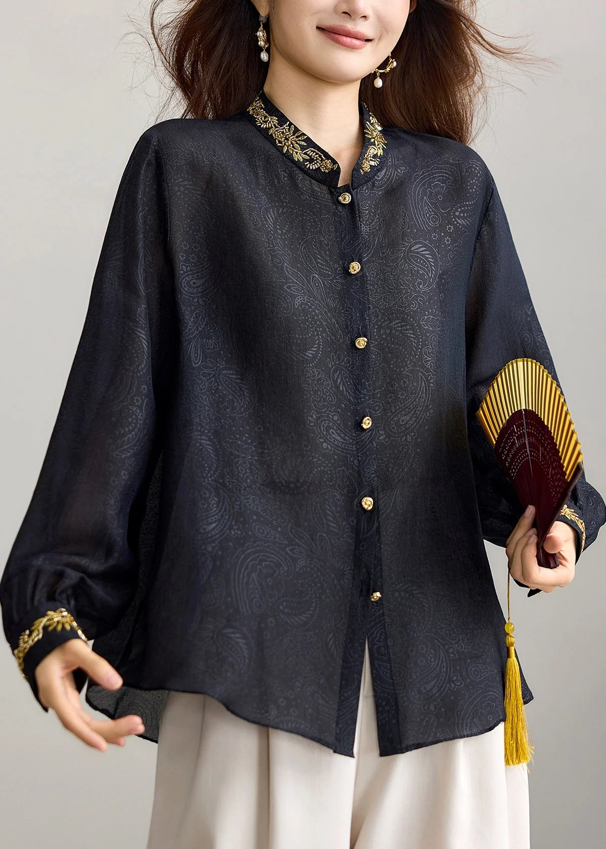 Haut Femme Automnal à Col Mandarin Orné de Perles 1
