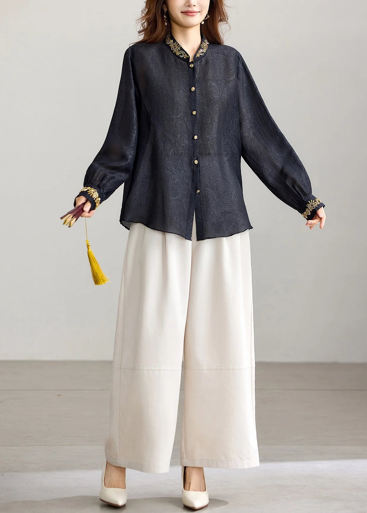 Haut Femme Automnal à Col Mandarin Orné de Perles 4