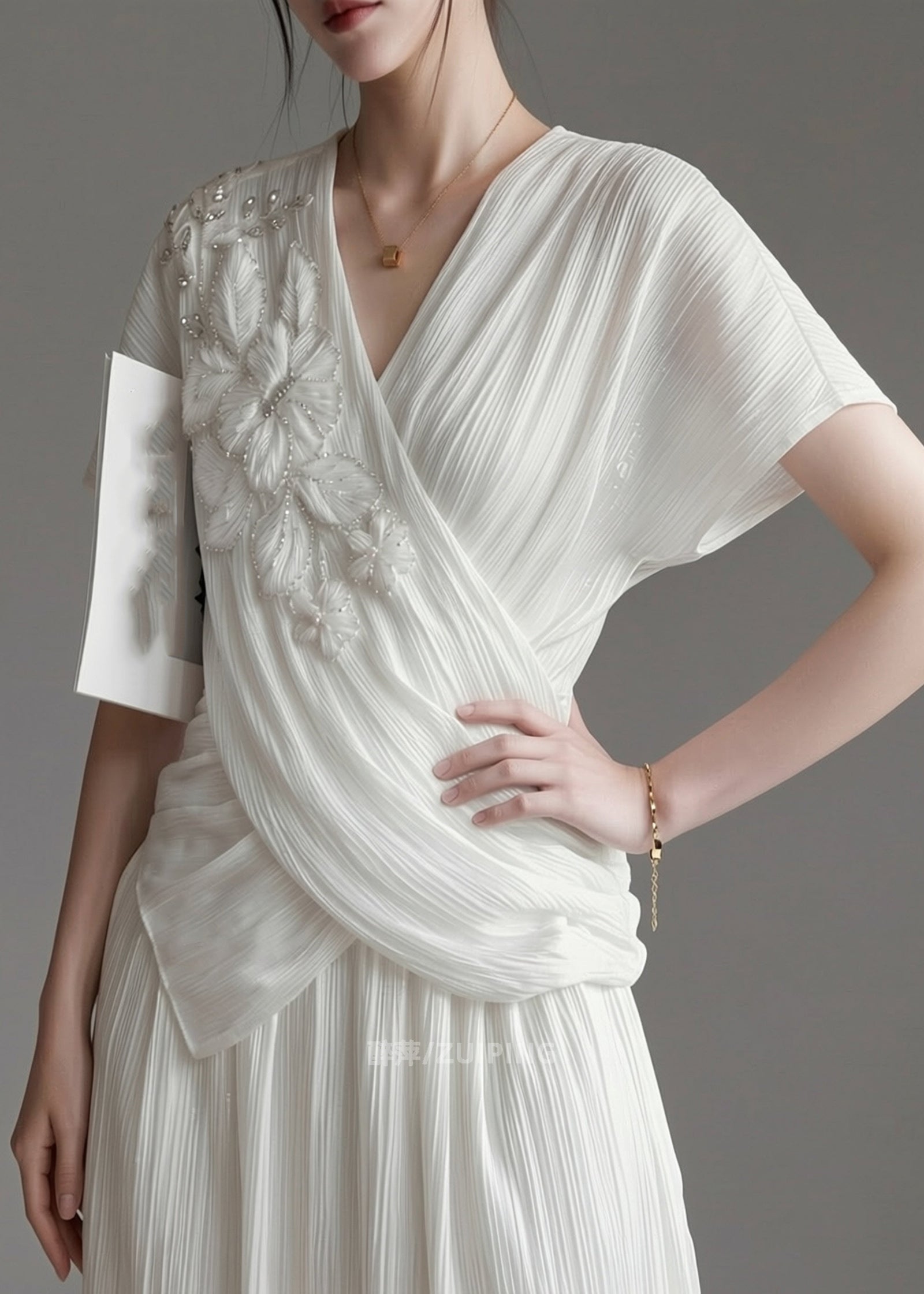 Haut Femme Col en V Orné de Perles Chic 3