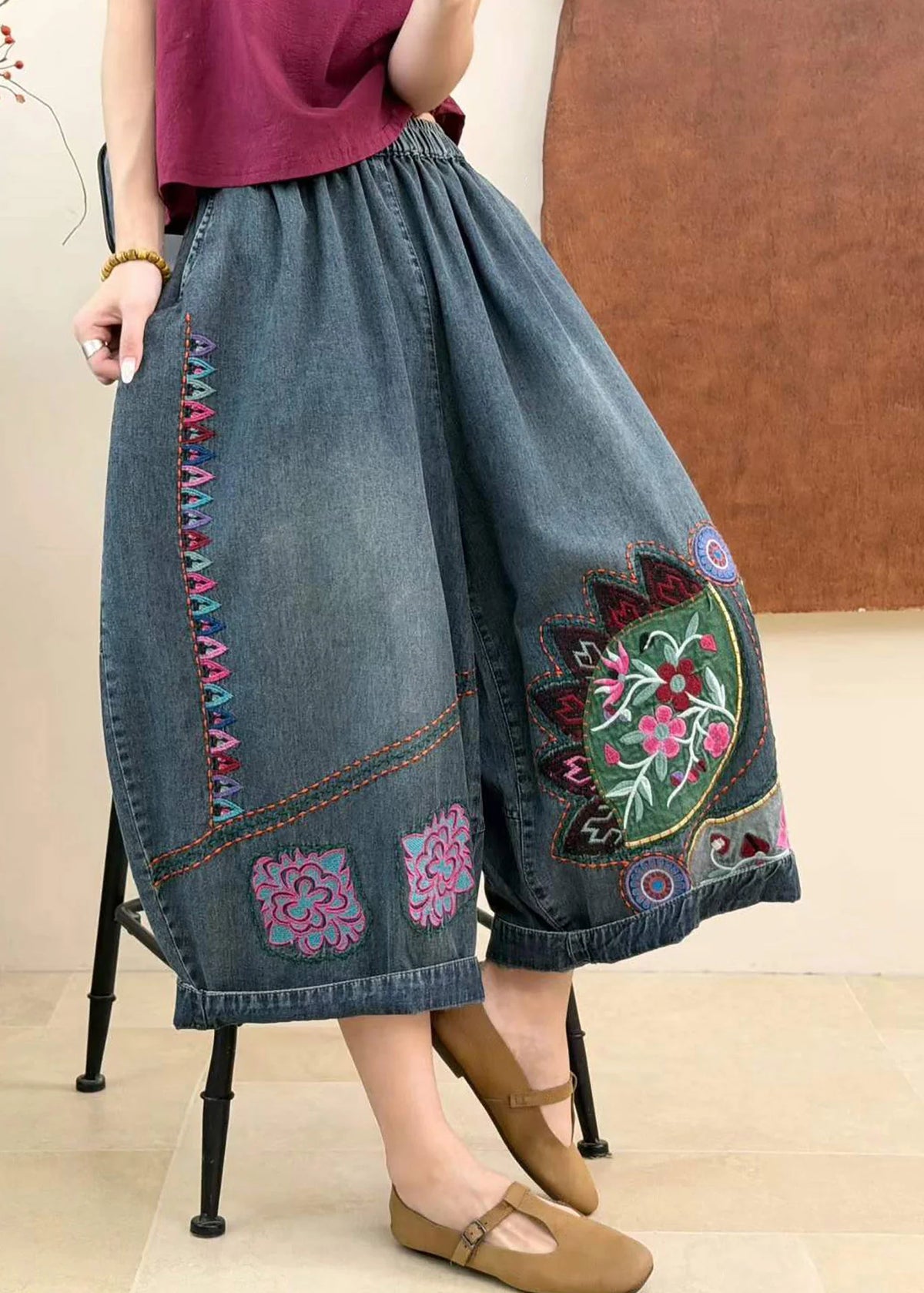 Jean court femme brodé style chinois à taille élastique 3