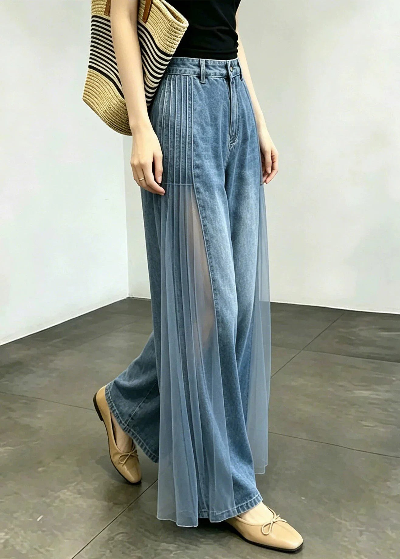 Jean femme taille haute coupe large avec patchwork en tulle 1