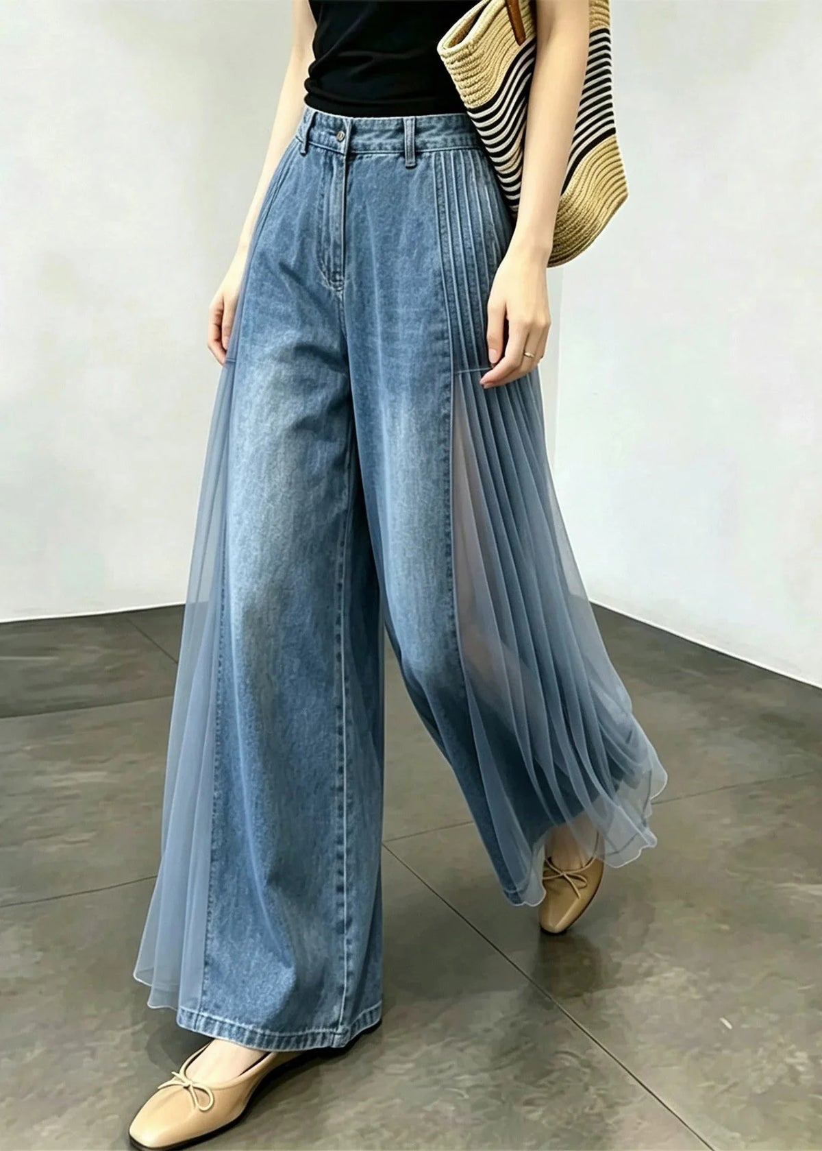 Jean femme taille haute coupe large avec patchwork en tulle 2