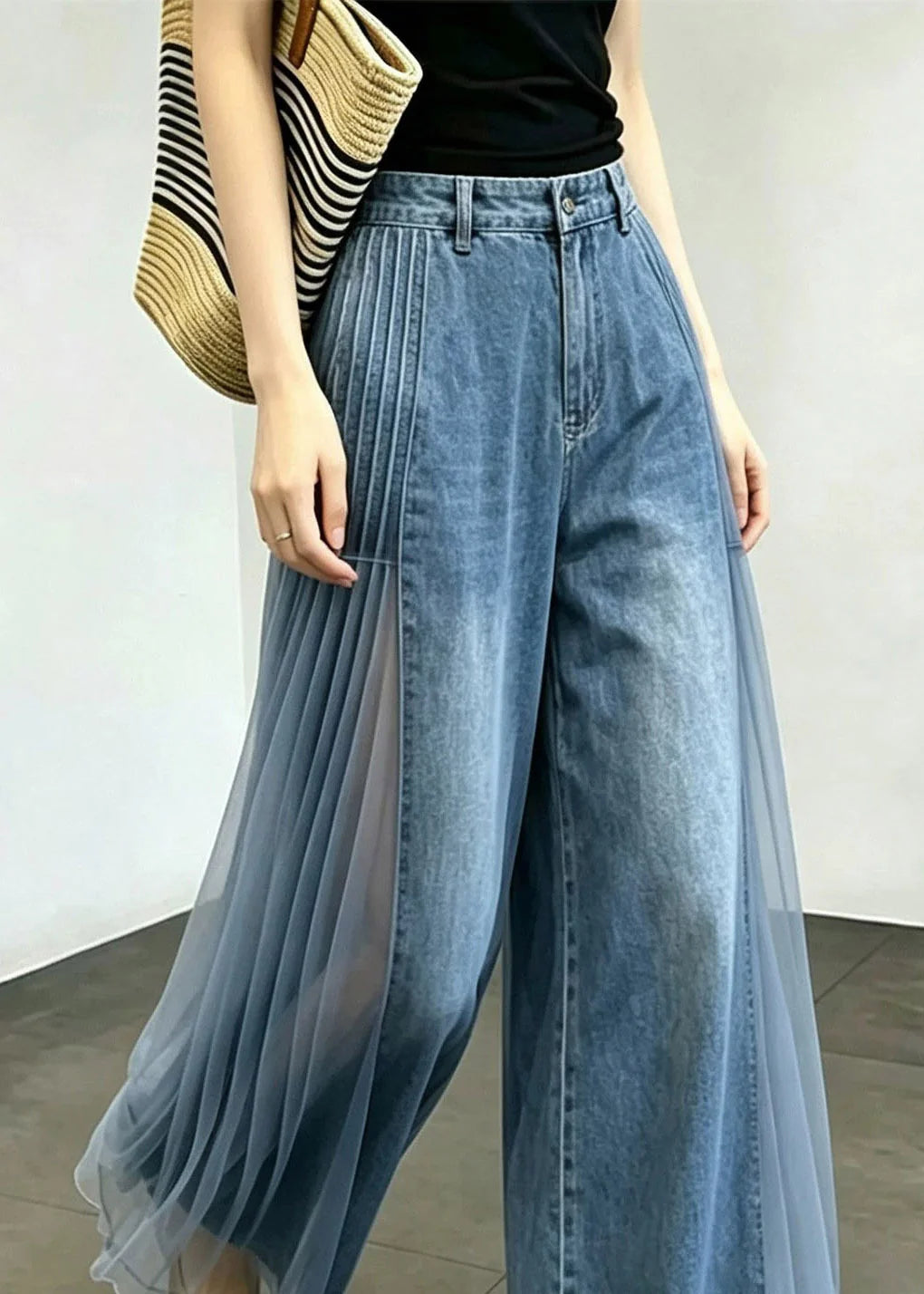 Jean femme taille haute coupe large avec patchwork en tulle 4