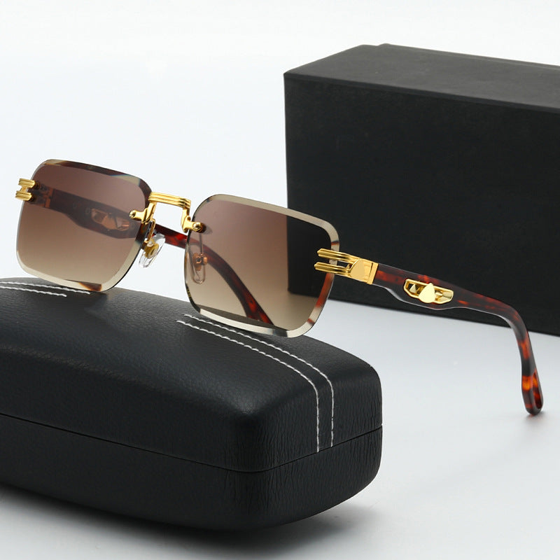 Lunettes de Lecture Femme Carrées Chic avec Accents Métalliques 4