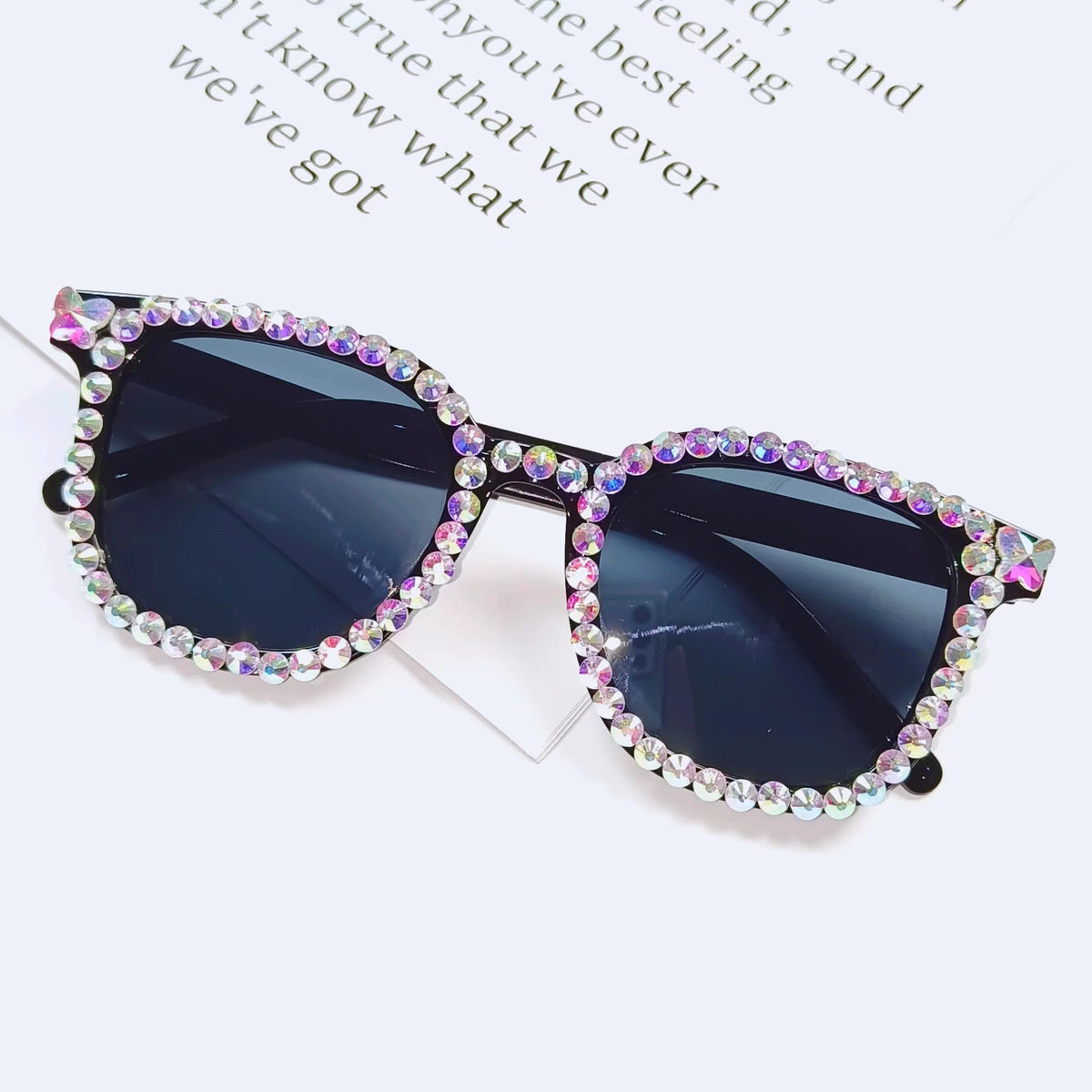 Lunettes de Soleil Femme Oeil de Chat Tendance avec Accents Scintillants 0