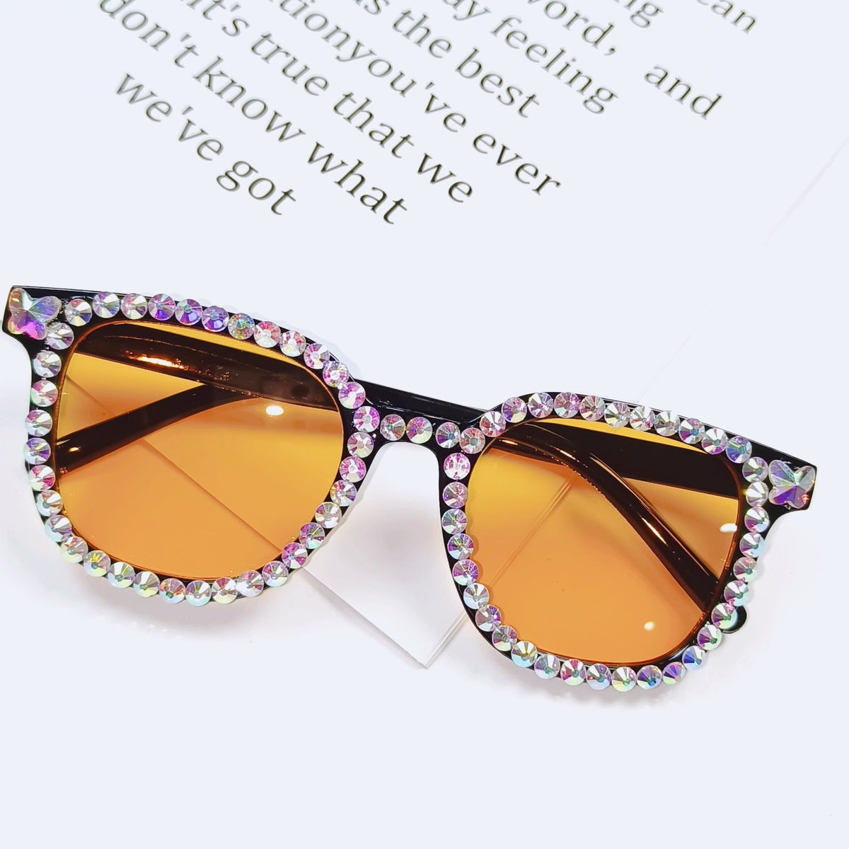 Lunettes de Soleil Femme Oeil de Chat Tendance avec Accents Scintillants 7