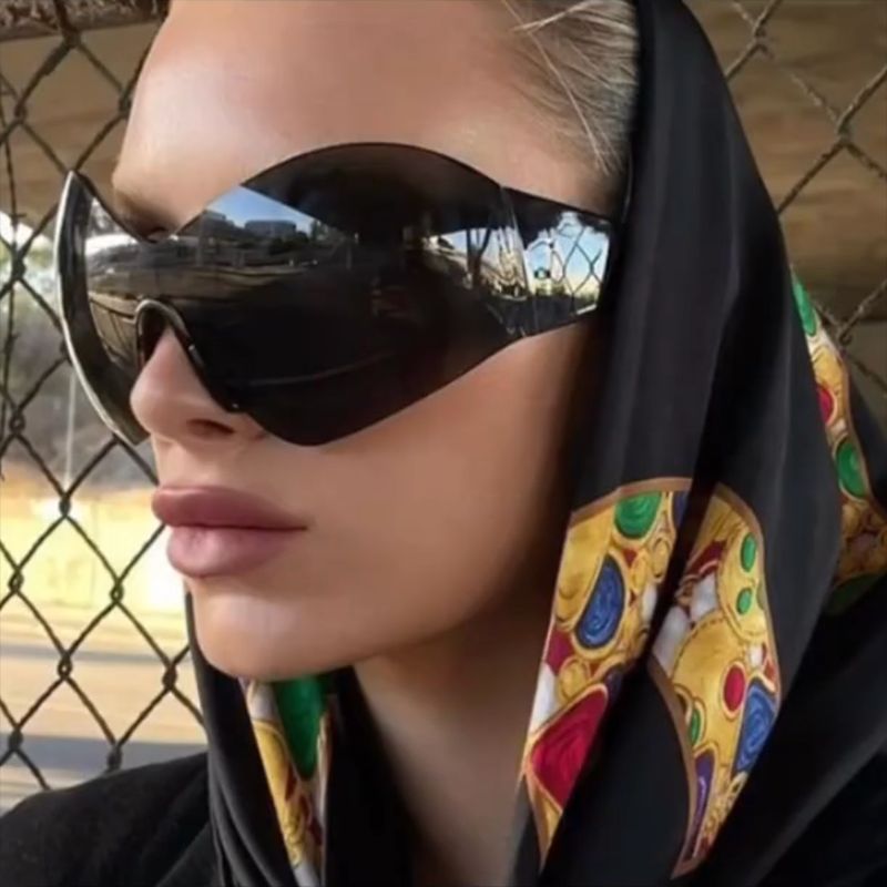 Lunettes de soleil à visière pour femmes au design moderne 3