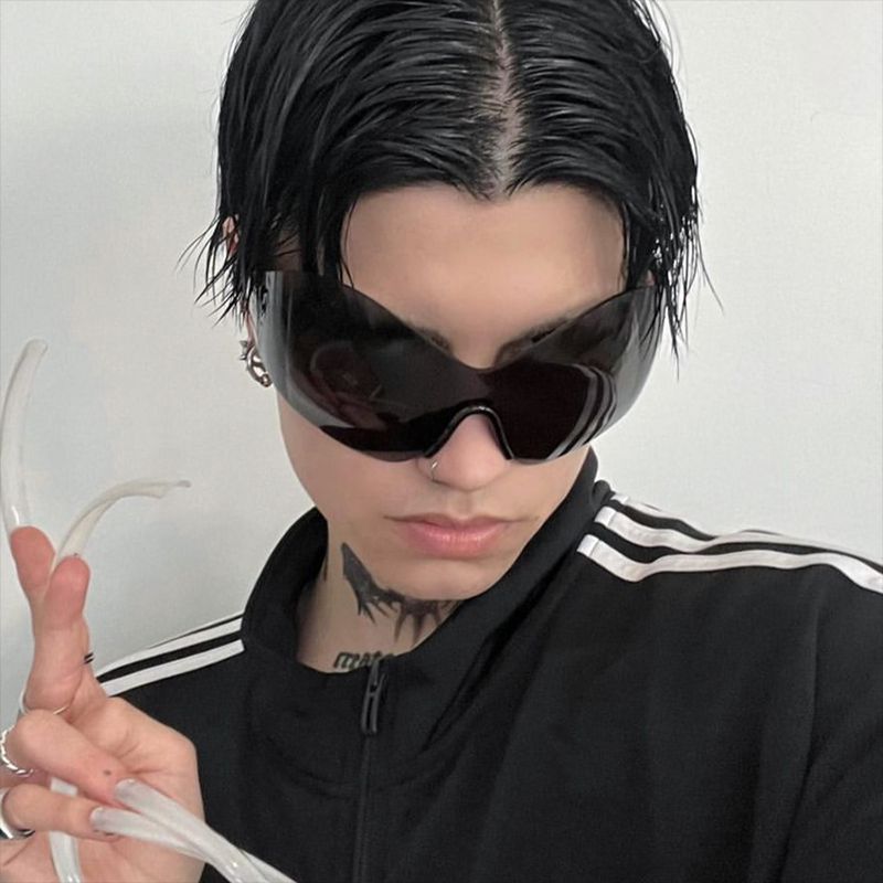 Lunettes de soleil à visière pour femmes au design moderne 4