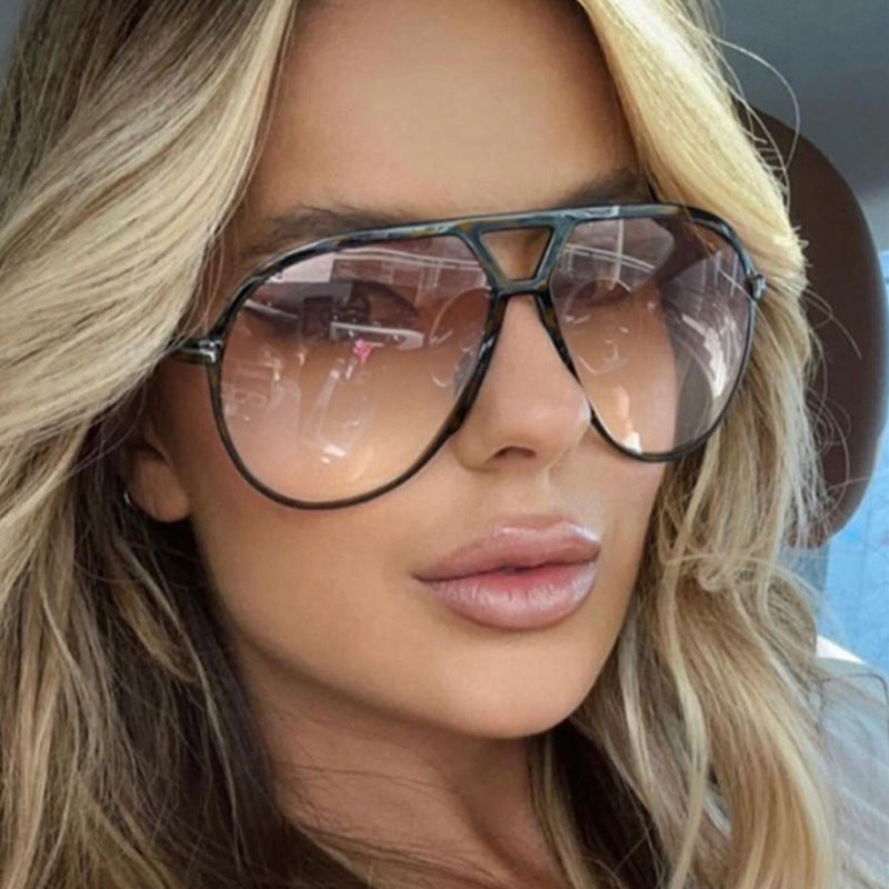 Lunettes de soleil aviateur pour femmes au design moderne 1