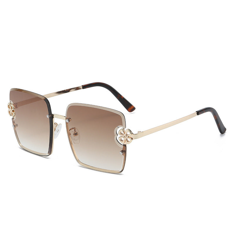 Lunettes de soleil carrées femme à motif floral 2