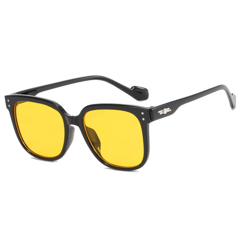 Lunettes de soleil carrées femme tendance 4