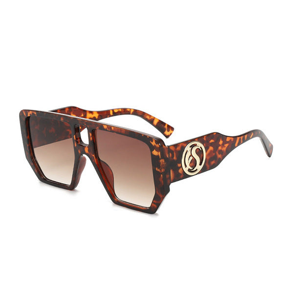 Lunettes de soleil carrées pour femmes avec accents dorés 0