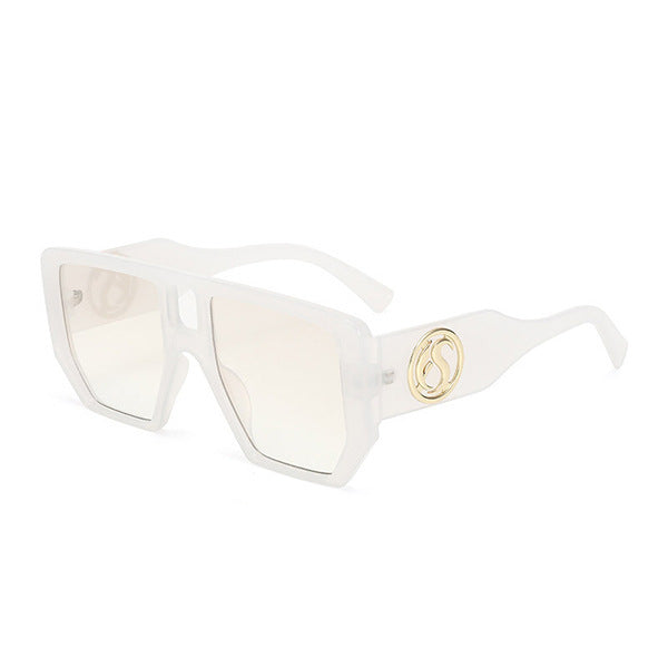 Lunettes de soleil carrées pour femmes avec accents dorés 7