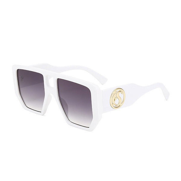 Lunettes de soleil carrées pour femmes avec accents dorés 9