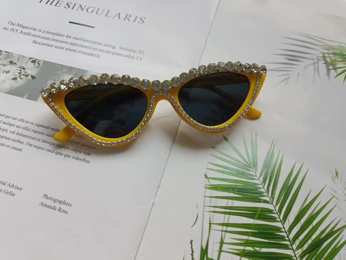 Lunettes de soleil femme œil de chat glamour 8