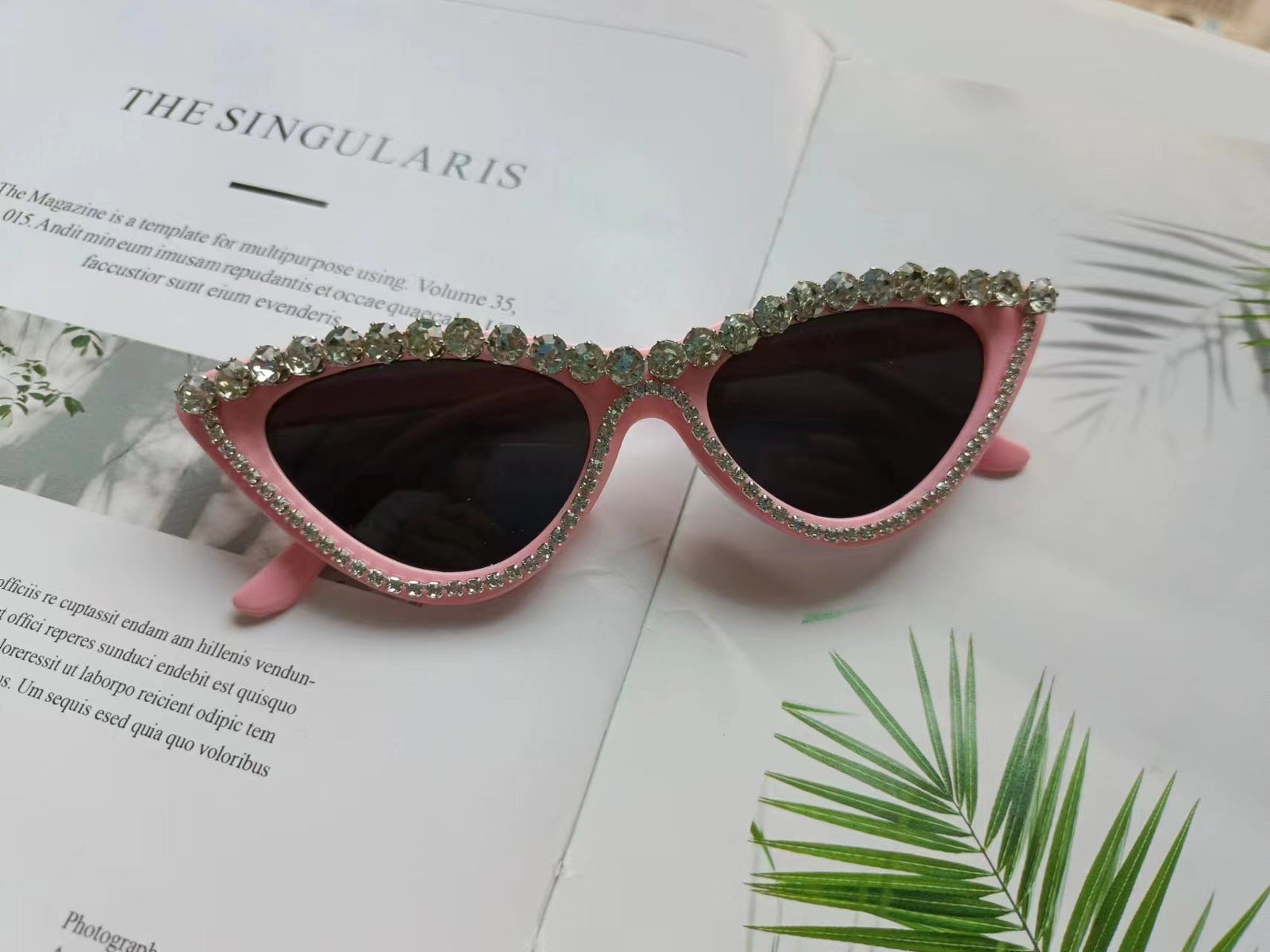 Lunettes de soleil femme œil de chat glamour 9