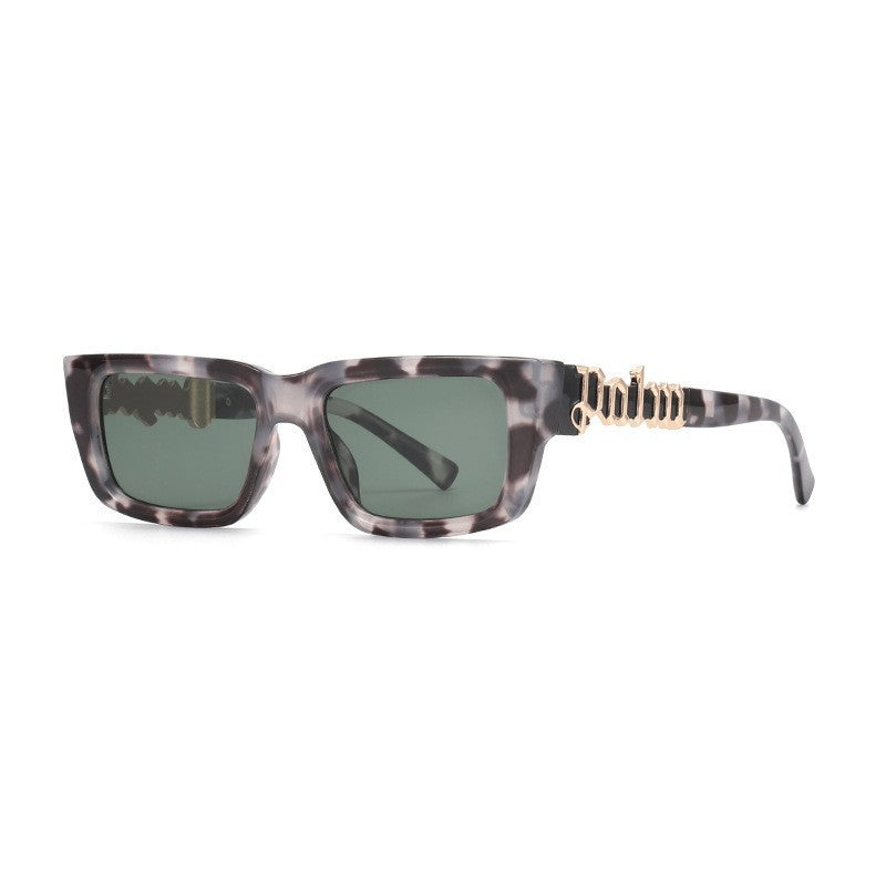 Lunettes de soleil pour femme au design distinctif 0