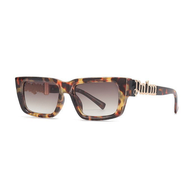 Lunettes de soleil pour femme au design distinctif 6