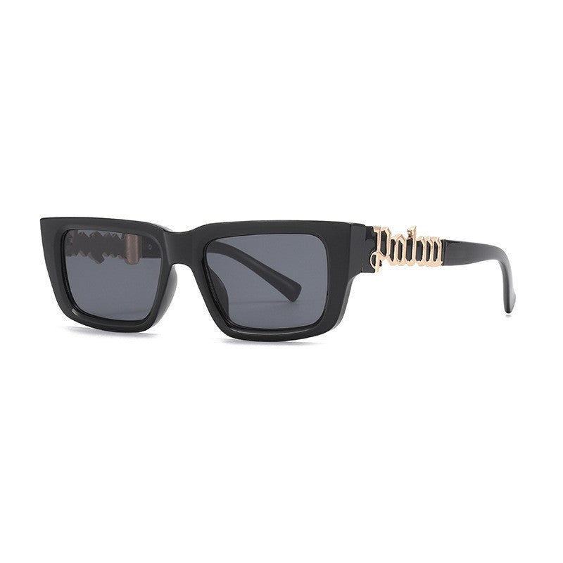 Lunettes de soleil pour femme au design distinctif 9