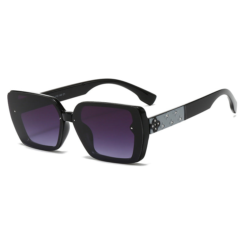 Lunettes de soleil pour femme avec design unique 6