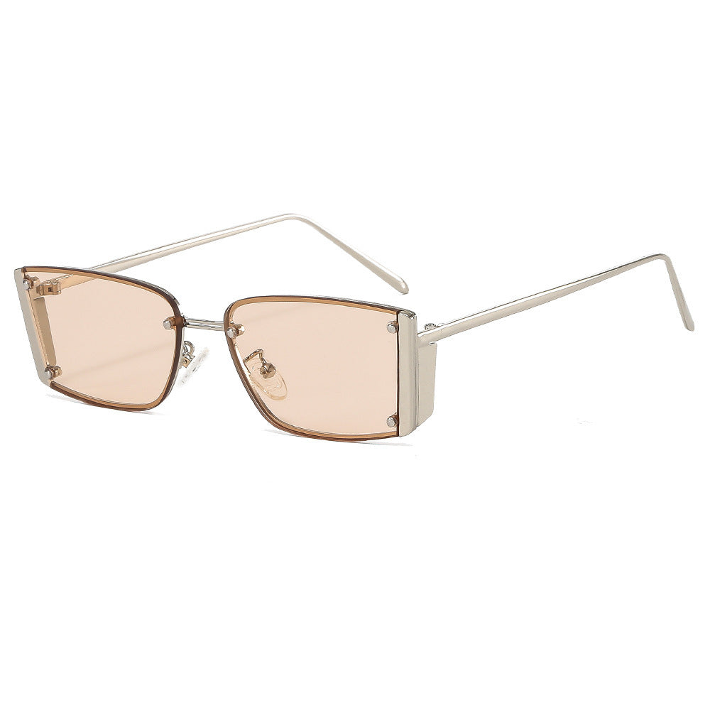 Lunettes de soleil pour femme avec monture géométrique 2