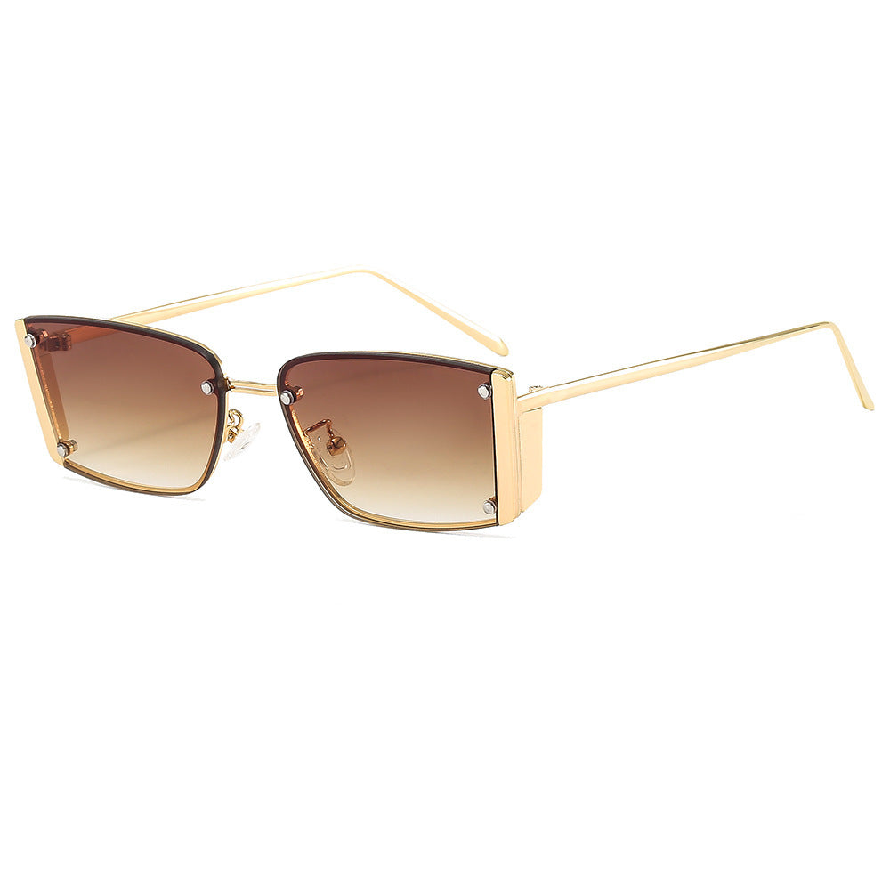 Lunettes de soleil pour femme avec monture géométrique 4
