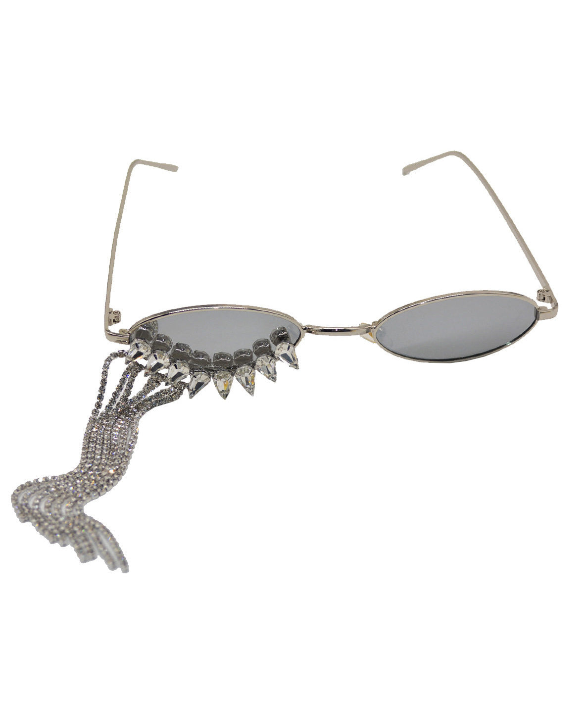 Lunettes de soleil pour femme avec pampilles design moderne 4