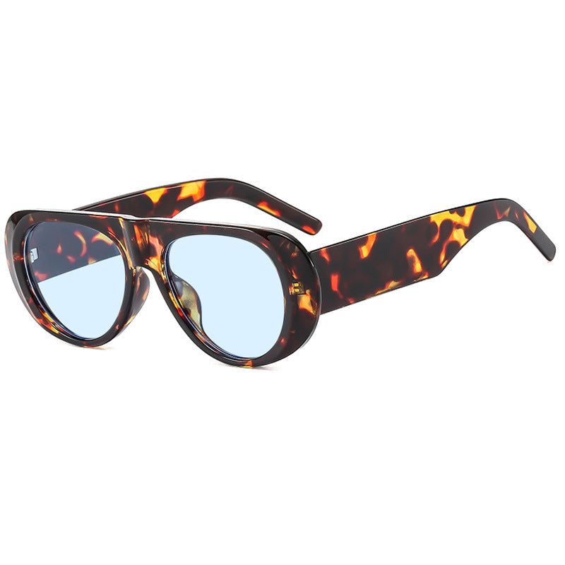 Lunettes de soleil pour femmes au design contemporain 10