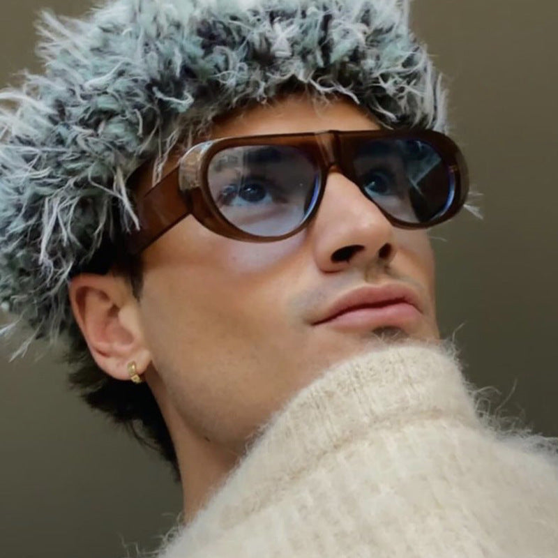 Lunettes de soleil pour femmes au design contemporain 4