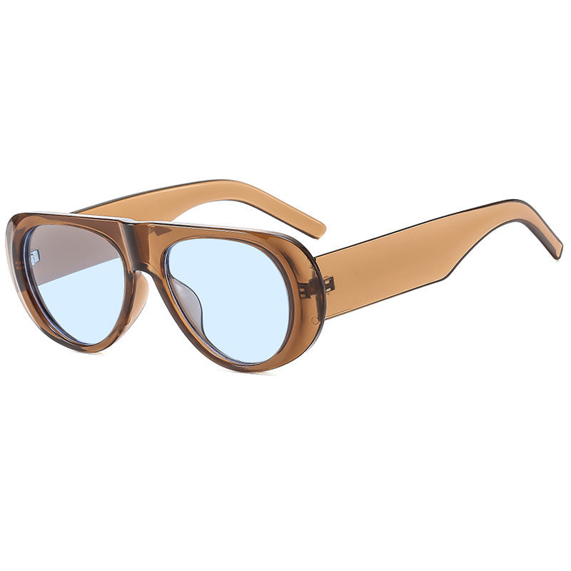 Lunettes de soleil pour femmes au design contemporain 5
