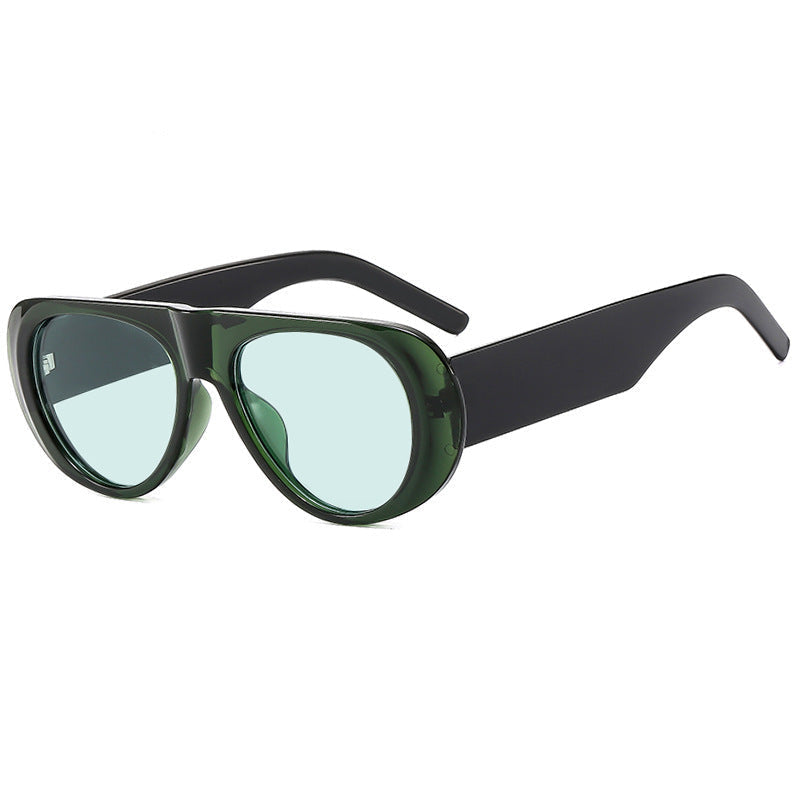 Lunettes de soleil pour femmes au design contemporain 9