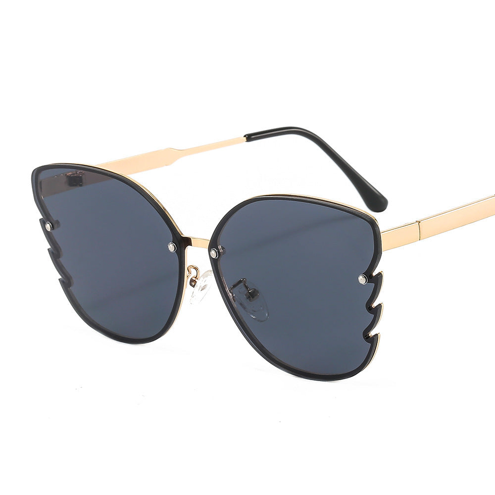 Lunettes de soleil pour femmes au design unique 1