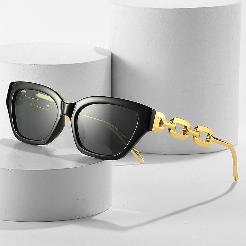 Lunettes de soleil pour femmes avec design unique 1