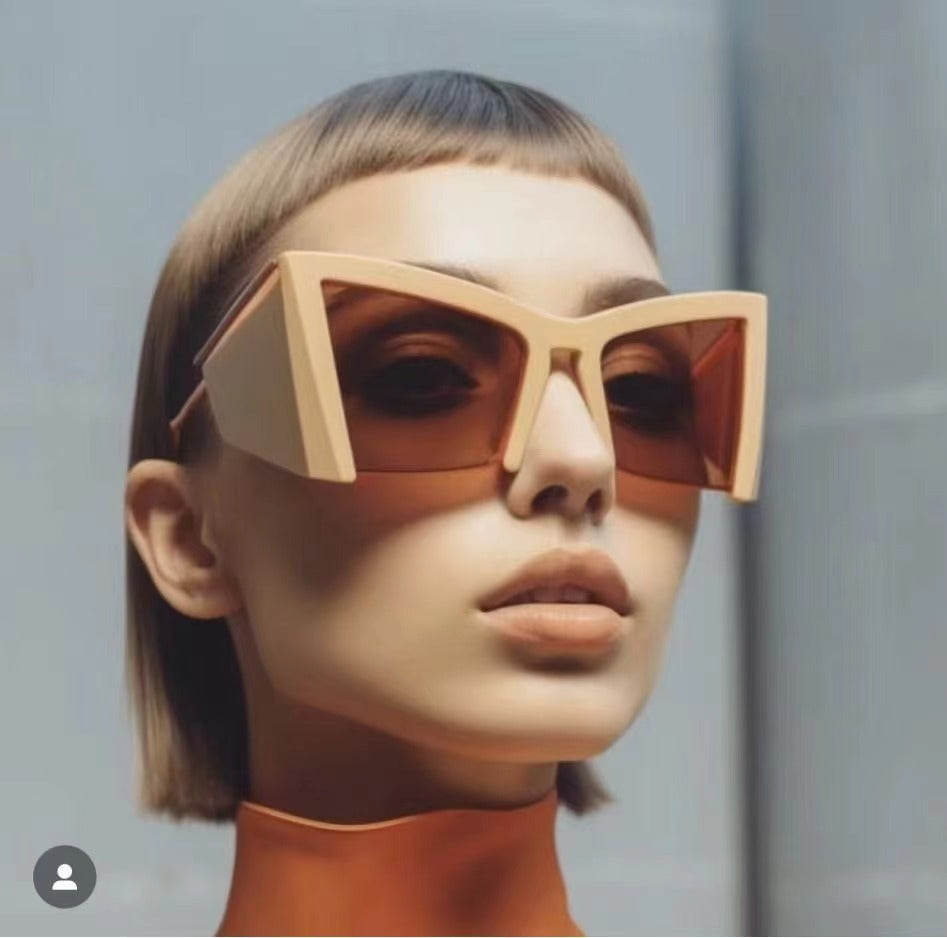 Lunettes de soleil pour femmes avec monture angulaire moderne 1