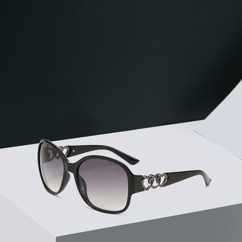 Lunettes de soleil pour femmes avec monture décorative 1