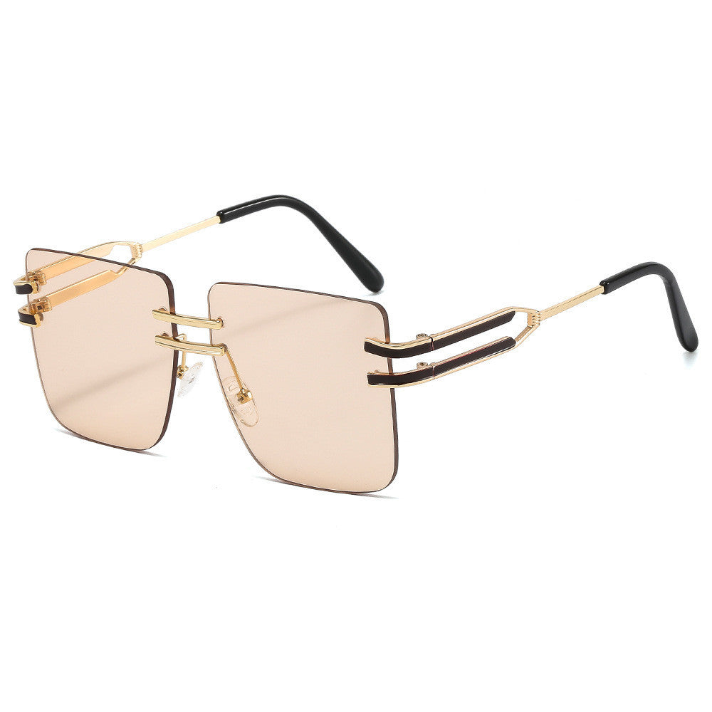 Lunettes de soleil pour femmes avec monture extravagante 2