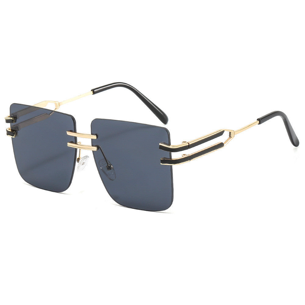 Lunettes de soleil pour femmes avec monture extravagante 3