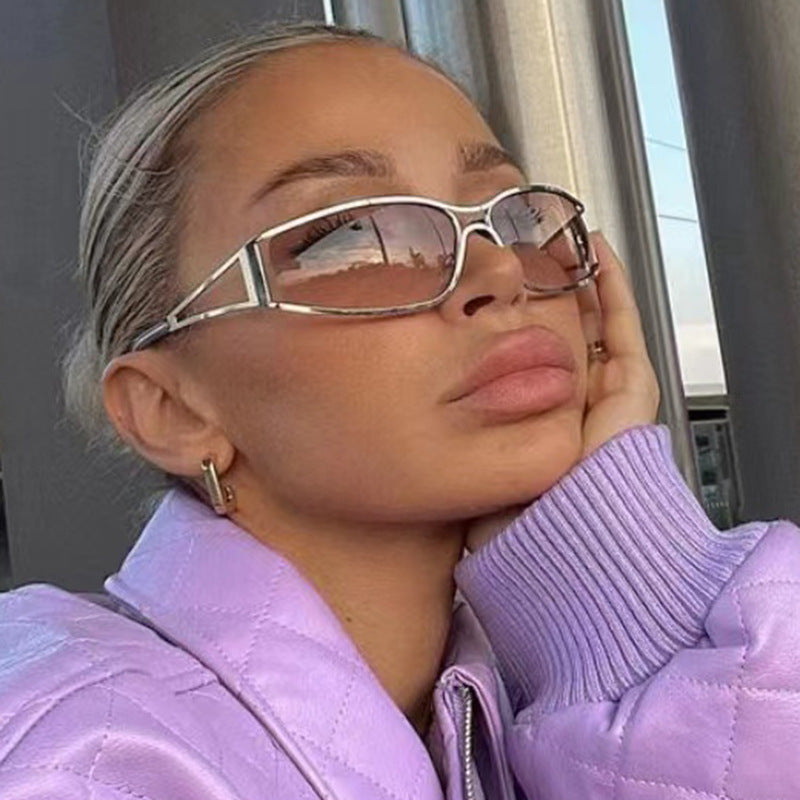 Lunettes de soleil sportives pour femmes au design futuriste 1