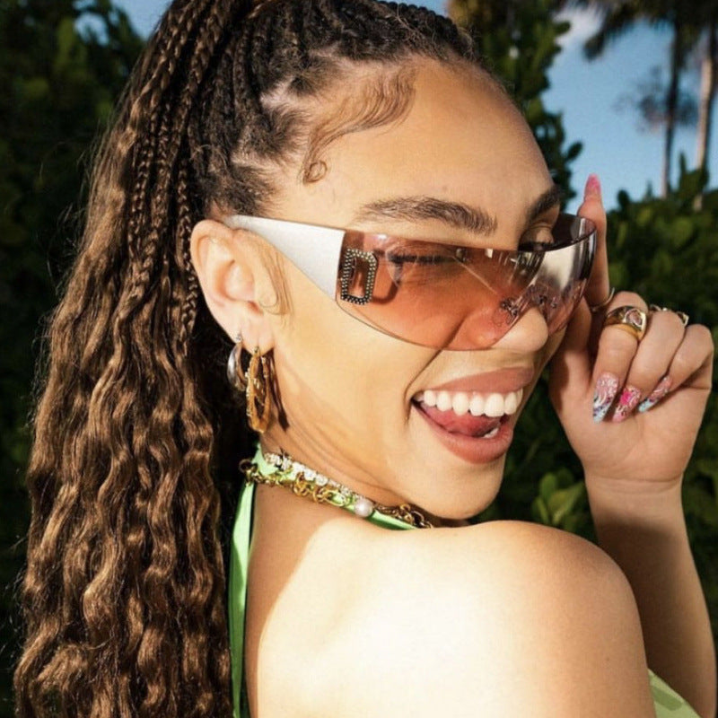 Lunettes de soleil sportives pour femmes au design futuriste 2