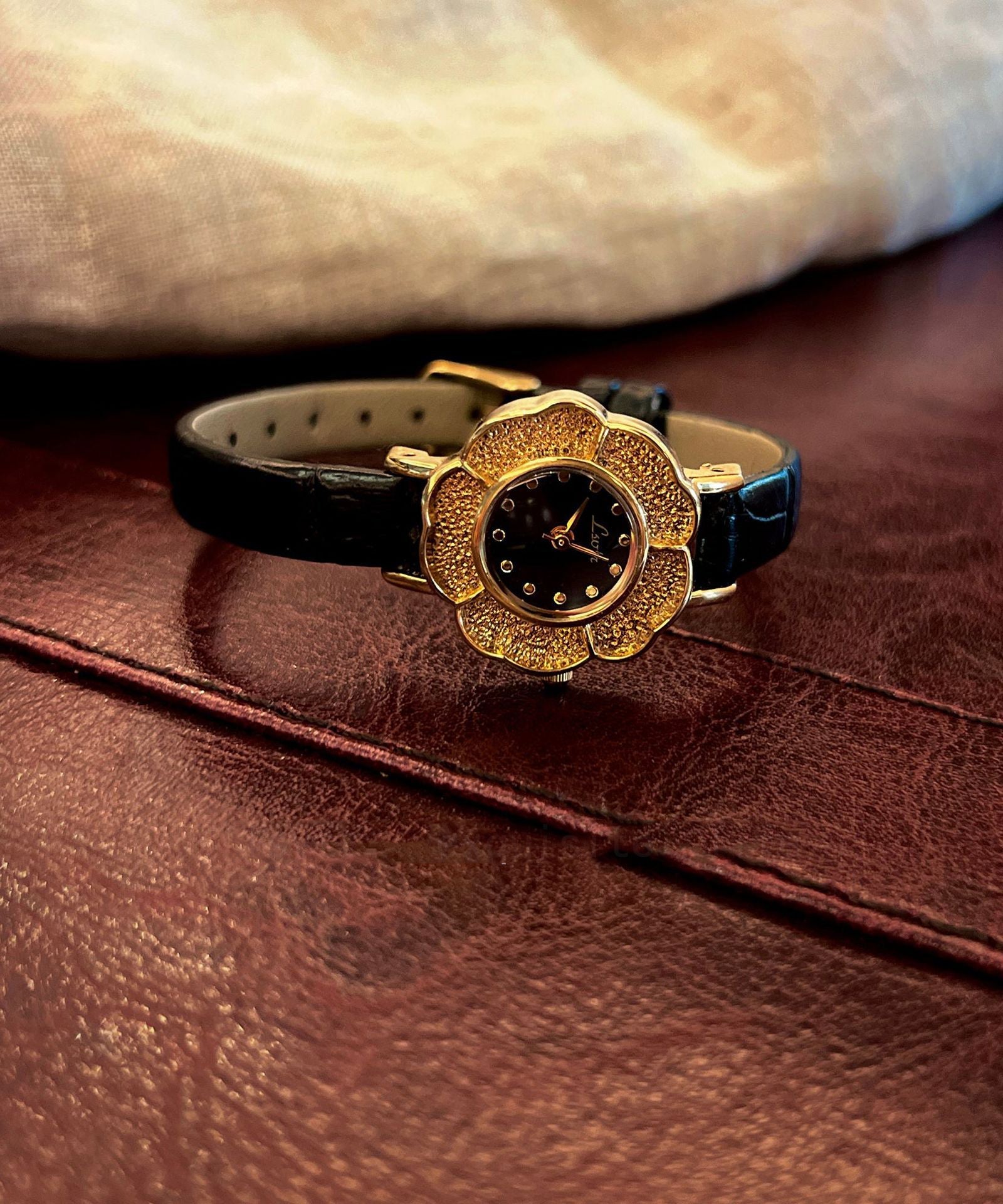 Montre Femme Style Camélia à Mouvement Quartz 1