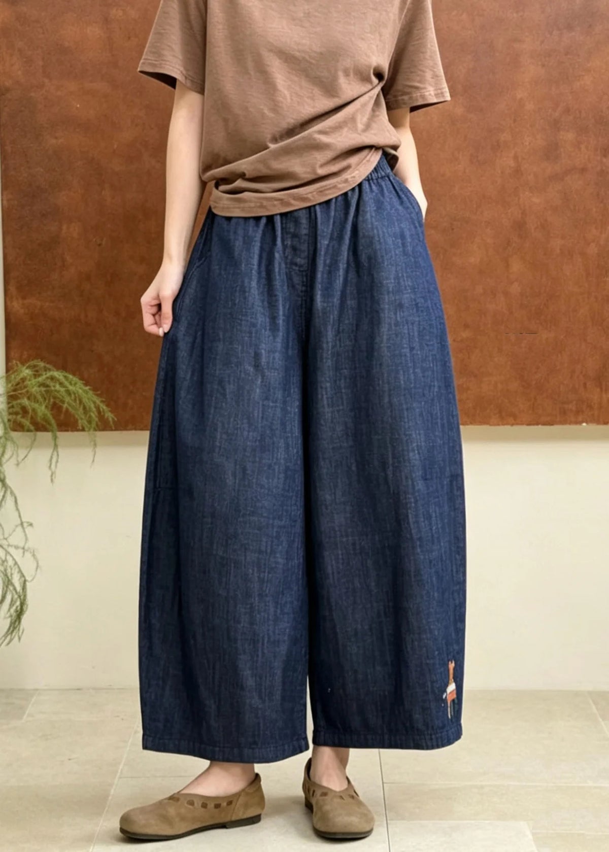 Pantalon en jean grande taille à taille élastique brodé pour femme 4