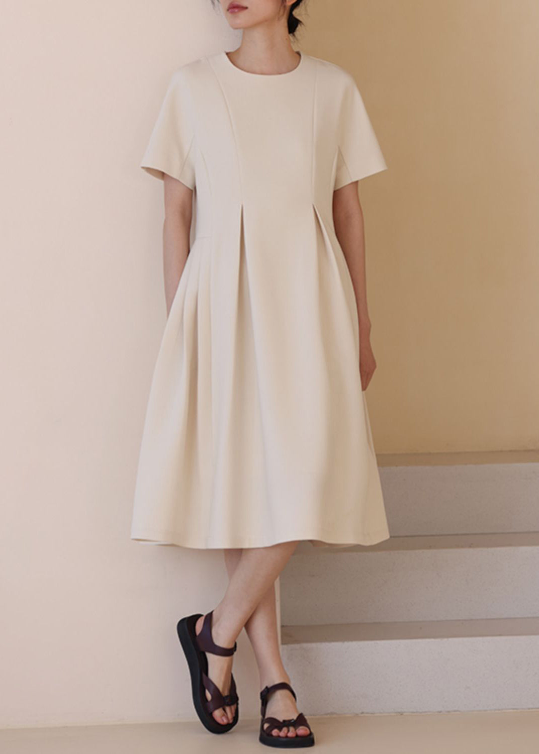 Robe Femme Col Rond Ourlet Large Manches Courtes 2